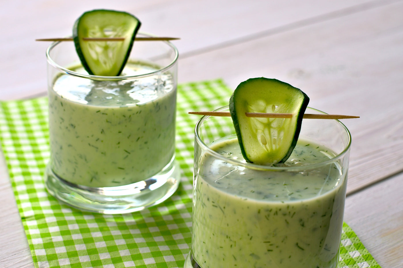 SOPA FRÍA DE PEPINO Y LECHE DE COCO